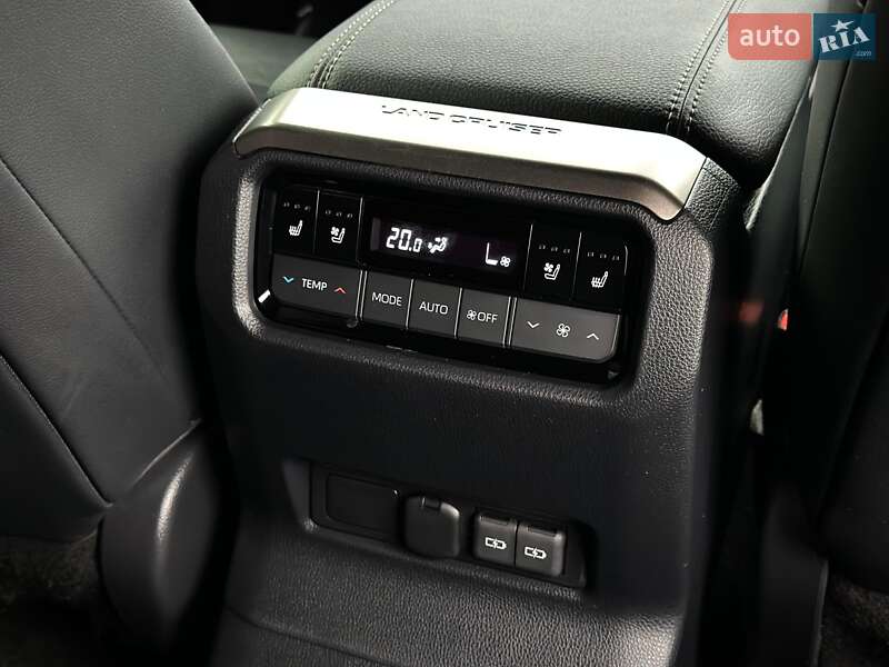 Позашляховик / Кросовер Toyota Land Cruiser Prado 2024 в Києві