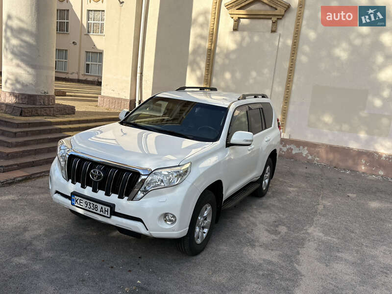 Внедорожник / Кроссовер Toyota Land Cruiser Prado 2017 в 