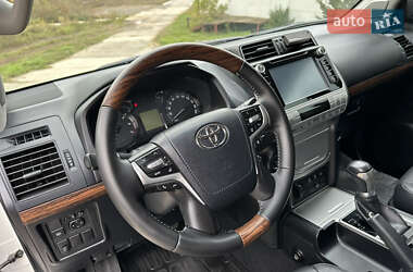 Внедорожник / Кроссовер Toyota Land Cruiser Prado 2019 в 