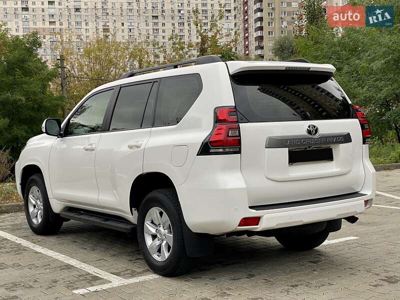 Внедорожник / Кроссовер Toyota Land Cruiser Prado 2019 в Киеве