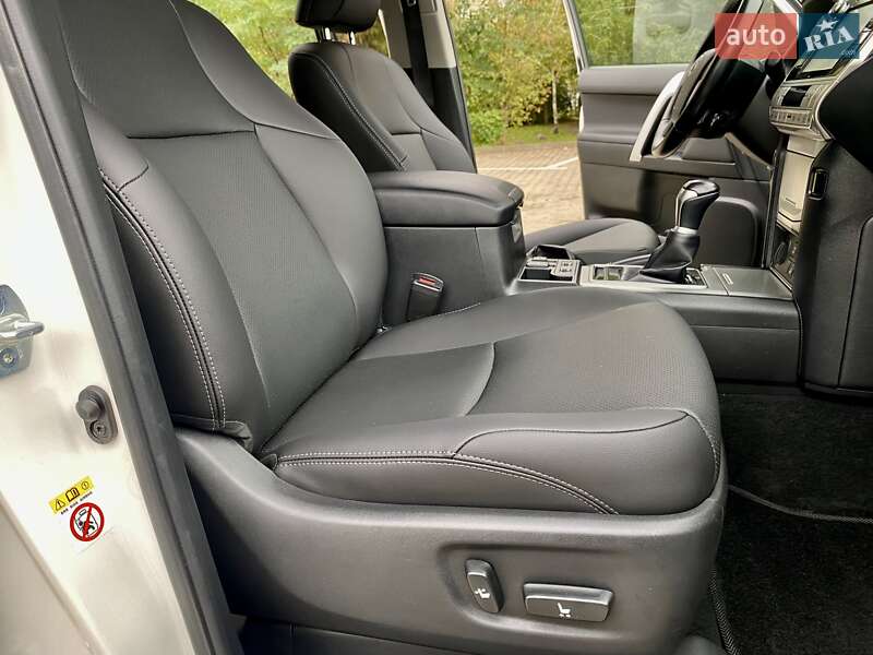 Внедорожник / Кроссовер Toyota Land Cruiser Prado 2019 в Киеве