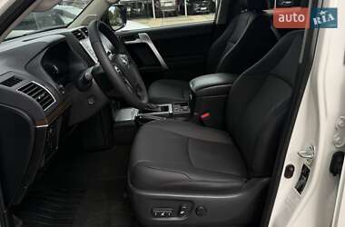 Позашляховик / Кросовер Toyota Land Cruiser Prado 2021 в 