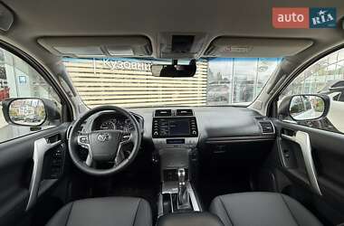 Позашляховик / Кросовер Toyota Land Cruiser Prado 2021 в 