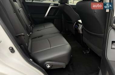 Позашляховик / Кросовер Toyota Land Cruiser Prado 2021 в 