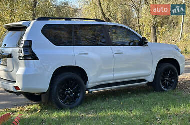 Внедорожник / Кроссовер Toyota Land Cruiser Prado 2019 в 