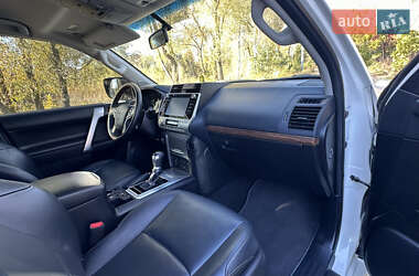 Внедорожник / Кроссовер Toyota Land Cruiser Prado 2019 в 