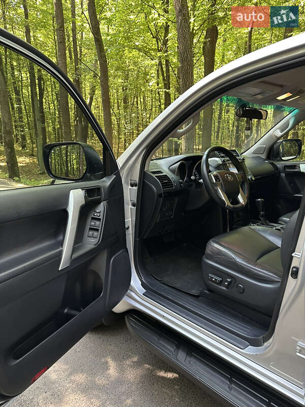 Позашляховик / Кросовер Toyota Land Cruiser Prado 2017 в Луцьку фото 15 Позашляховик / Кросовер Toyota Land Cruiser Prado 2017 в Луцьку