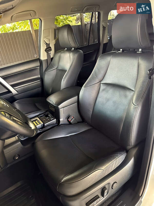 Внедорожник / Кроссовер Toyota Land Cruiser Prado 2018 в Киеве