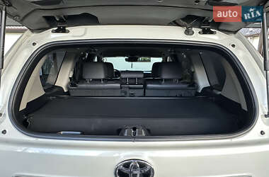 Внедорожник / Кроссовер Toyota Land Cruiser Prado 2018 в 