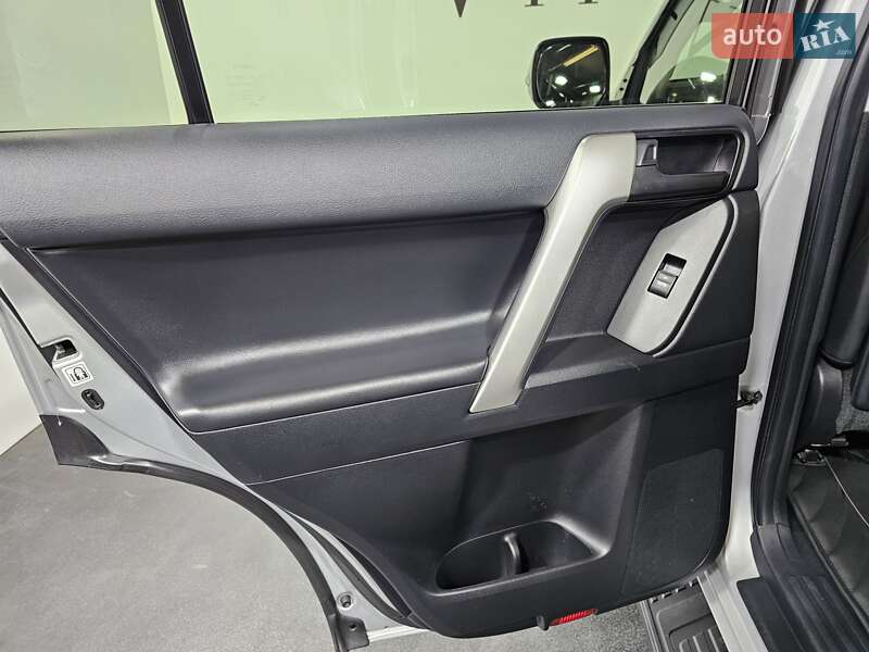 Позашляховик / Кросовер Toyota Land Cruiser Prado 2020 в Києві фото 12 Позашляховик / Кросовер Toyota Land Cruiser Prado 2020 в Києві