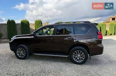 Позашляховик / Кросовер Toyota Land Cruiser Prado 2018 в  фото 11 Позашляховик / Кросовер Toyota Land Cruiser Prado 2018 в