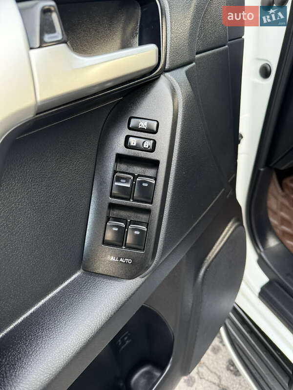 Позашляховик / Кросовер Toyota Land Cruiser Prado 2019 в Полтаві фото 28 Позашляховик / Кросовер Toyota Land Cruiser Prado 2019 в Полтаві