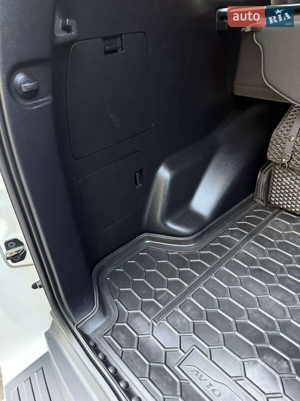 Позашляховик / Кросовер Toyota Land Cruiser Prado 2019 в Полтаві фото 42 Позашляховик / Кросовер Toyota Land Cruiser Prado 2019 в Полтаві