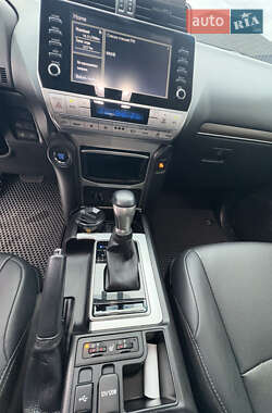 Внедорожник / Кроссовер Toyota Land Cruiser Prado 2021 в 