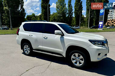 Внедорожник / Кроссовер Toyota Land Cruiser Prado 2019 в 