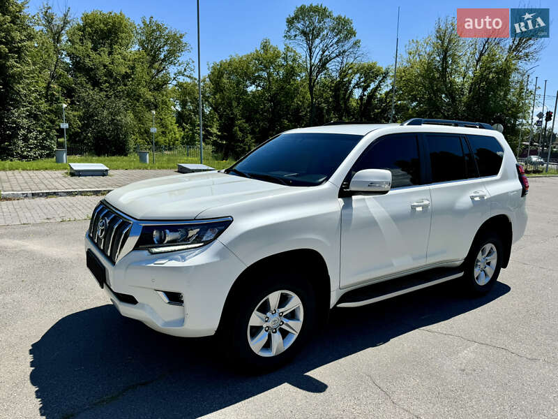 Внедорожник / Кроссовер Toyota Land Cruiser Prado 2019 в 