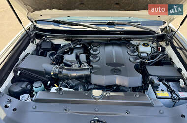 Внедорожник / Кроссовер Toyota Land Cruiser Prado 2019 в 