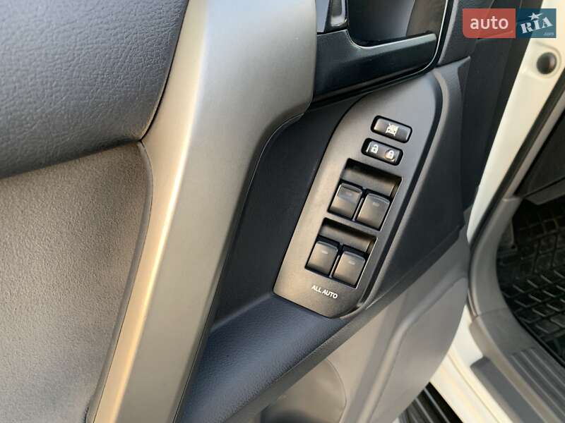Внедорожник / Кроссовер Toyota Land Cruiser Prado 2012 в Днепре