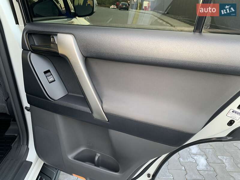 Внедорожник / Кроссовер Toyota Land Cruiser Prado 2012 в Днепре