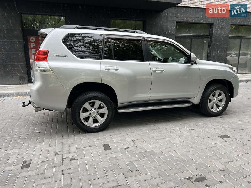 Позашляховик / Кросовер Toyota Land Cruiser Prado 2011 в Ужгороді