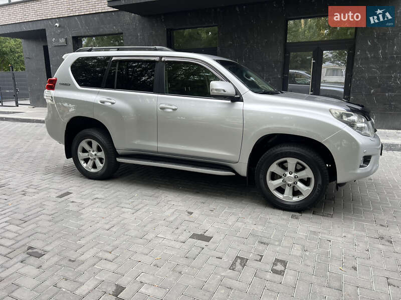 Позашляховик / Кросовер Toyota Land Cruiser Prado 2011 в Ужгороді