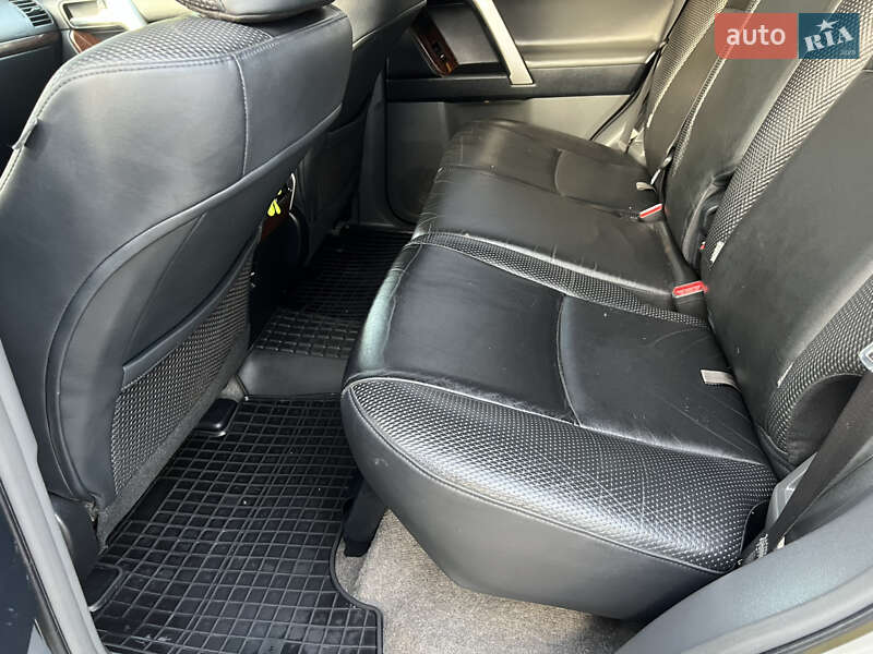 Позашляховик / Кросовер Toyota Land Cruiser Prado 2011 в Ужгороді