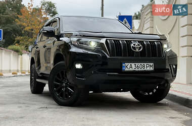 Внедорожник / Кроссовер Toyota Land Cruiser Prado 2022 в 