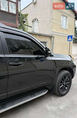 Внедорожник / Кроссовер Toyota Land Cruiser Prado 2022 в 