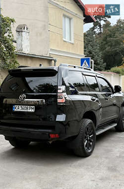 Внедорожник / Кроссовер Toyota Land Cruiser Prado 2022 в 