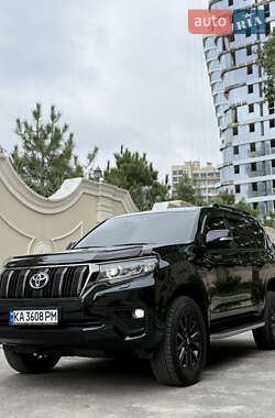 Внедорожник / Кроссовер Toyota Land Cruiser Prado 2022 в 