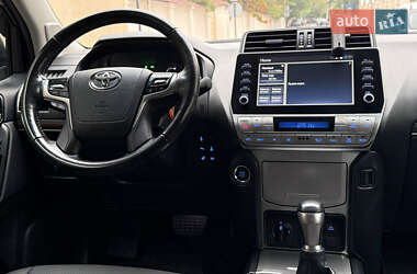 Внедорожник / Кроссовер Toyota Land Cruiser Prado 2022 в 