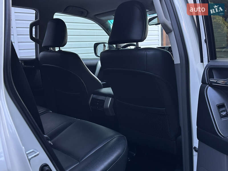 Внедорожник / Кроссовер Toyota Land Cruiser Prado 2013 в Кельменцах