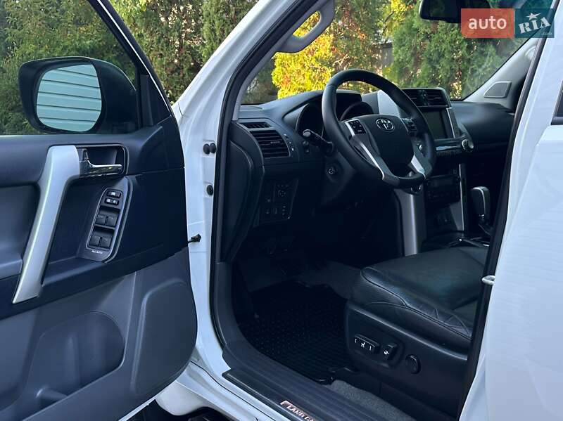Внедорожник / Кроссовер Toyota Land Cruiser Prado 2013 в Кельменцах