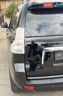 Внедорожник / Кроссовер Toyota Land Cruiser Prado 2012 в 