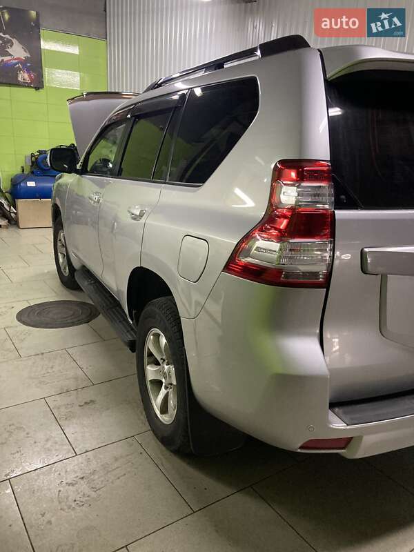 Позашляховик / Кросовер Toyota Land Cruiser Prado 2016 в Хмельницькому фото 21 Позашляховик / Кросовер Toyota Land Cruiser Prado 2016 в Хмельницькому