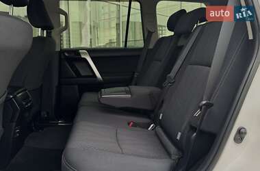 Внедорожник / Кроссовер Toyota Land Cruiser Prado 2019 в 
