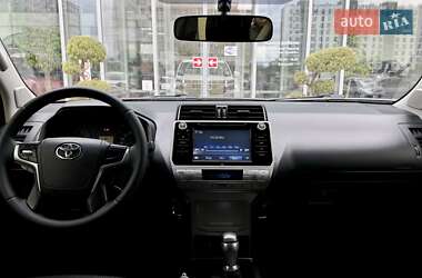 Внедорожник / Кроссовер Toyota Land Cruiser Prado 2019 в 