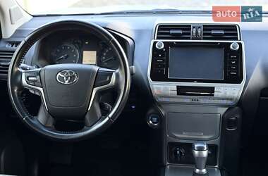 Внедорожник / Кроссовер Toyota Land Cruiser Prado 2019 в 