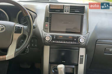 Внедорожник / Кроссовер Toyota Land Cruiser Prado 2011 в 