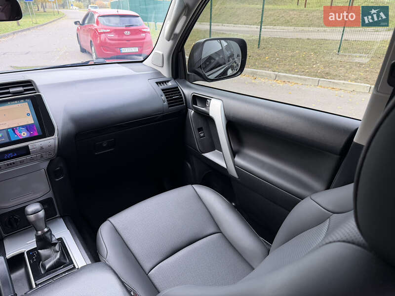 Внедорожник / Кроссовер Toyota Land Cruiser Prado 2018 в Киеве фото 16 Внедорожник / Кроссовер Toyota Land Cruiser Prado 2018 в Киеве
