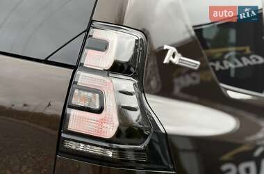 Позашляховик / Кросовер Toyota Land Cruiser Prado 2022 в 