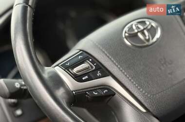 Позашляховик / Кросовер Toyota Land Cruiser Prado 2022 в 