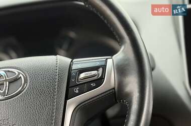 Позашляховик / Кросовер Toyota Land Cruiser Prado 2022 в 