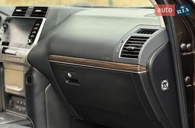 Позашляховик / Кросовер Toyota Land Cruiser Prado 2022 в 