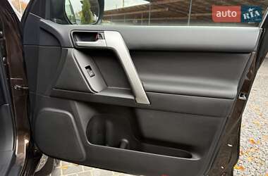 Позашляховик / Кросовер Toyota Land Cruiser Prado 2022 в 