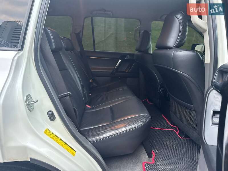 Позашляховик / Кросовер Toyota Land Cruiser Prado 2010 в Києві