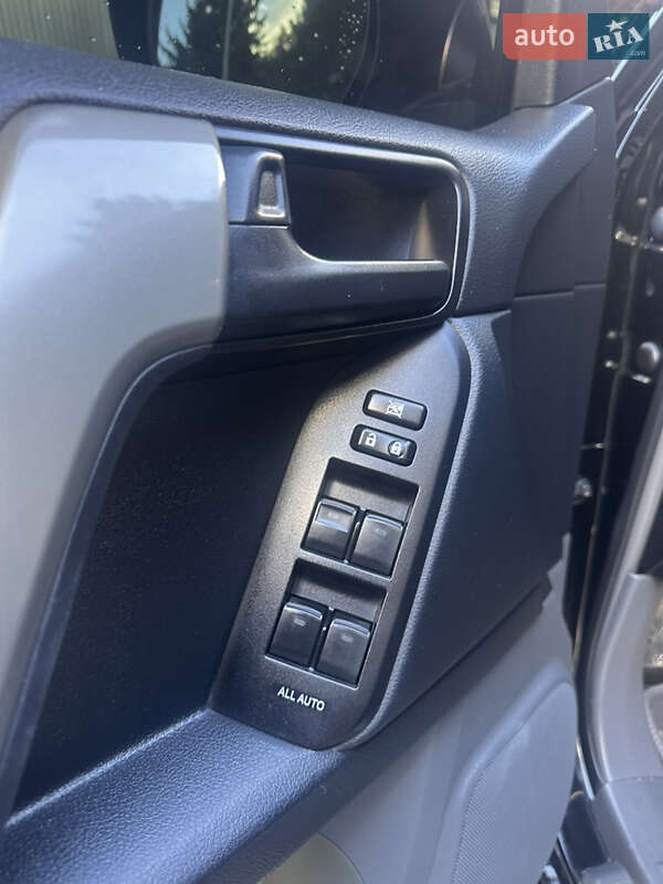 Внедорожник / Кроссовер Toyota Land Cruiser Prado 2010 в Львове