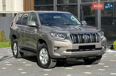 Внедорожник / Кроссовер Toyota Land Cruiser Prado 2018 в 