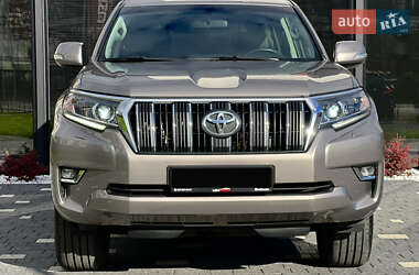 Внедорожник / Кроссовер Toyota Land Cruiser Prado 2018 в 