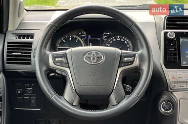 Внедорожник / Кроссовер Toyota Land Cruiser Prado 2018 в 